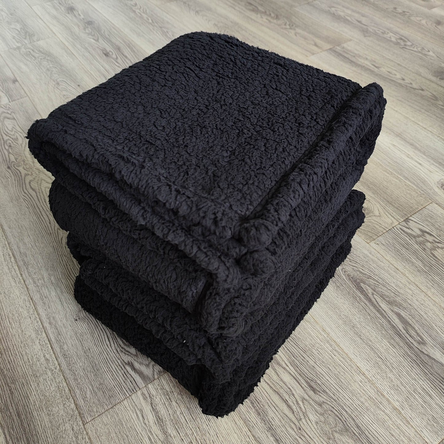 All Breeds and Sizes Super Soft Fleece Sherpa Sleep Mat, Warm Calming Dog Blanket - Machine Washable