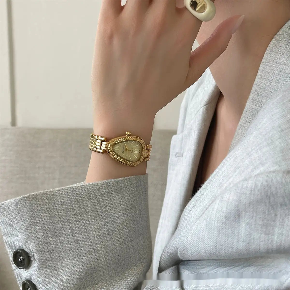 Golden Snake Head Gorgeous Chain Watch Women