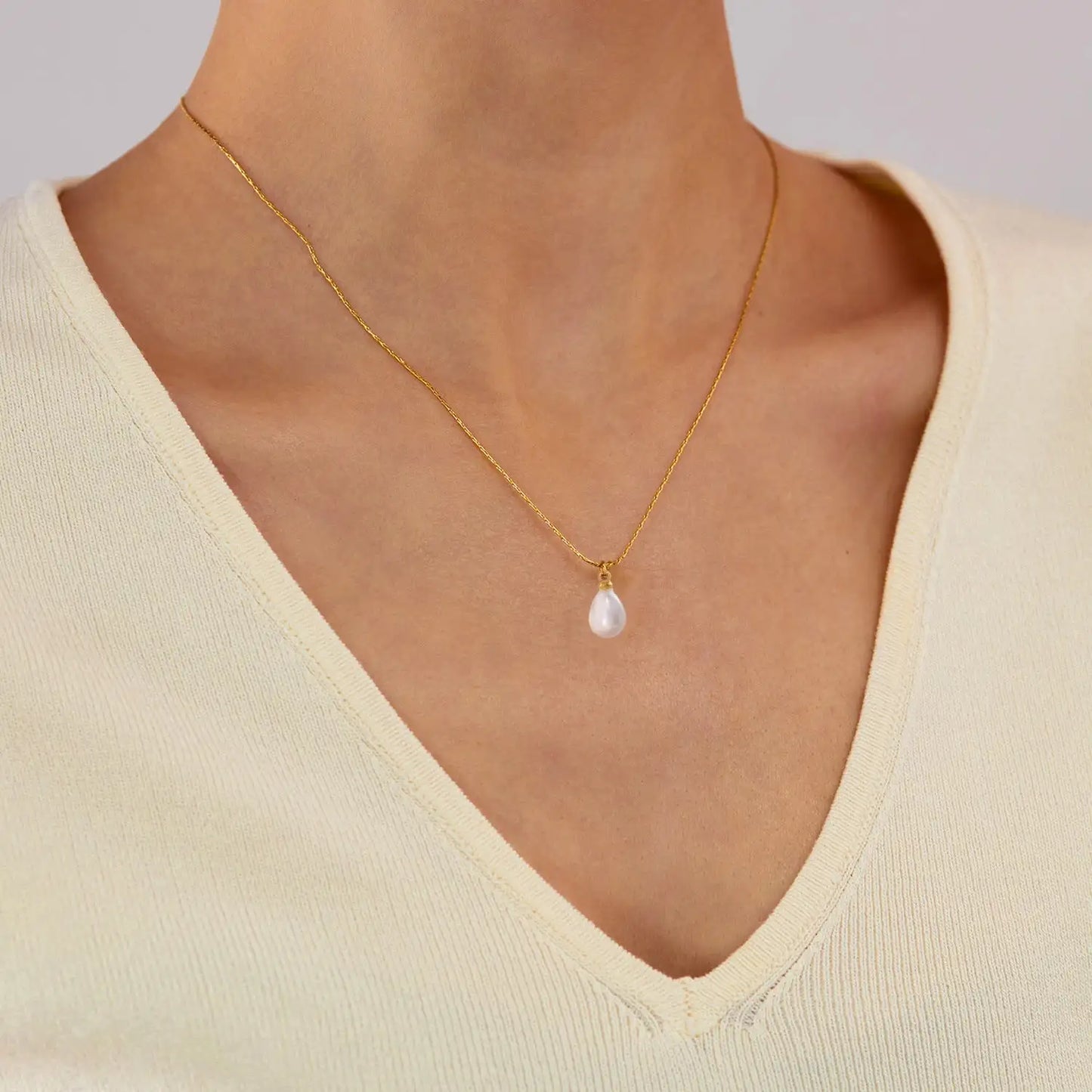Small Water Drop Shape Pearl Pendant Necklace And Earrings Suite Women