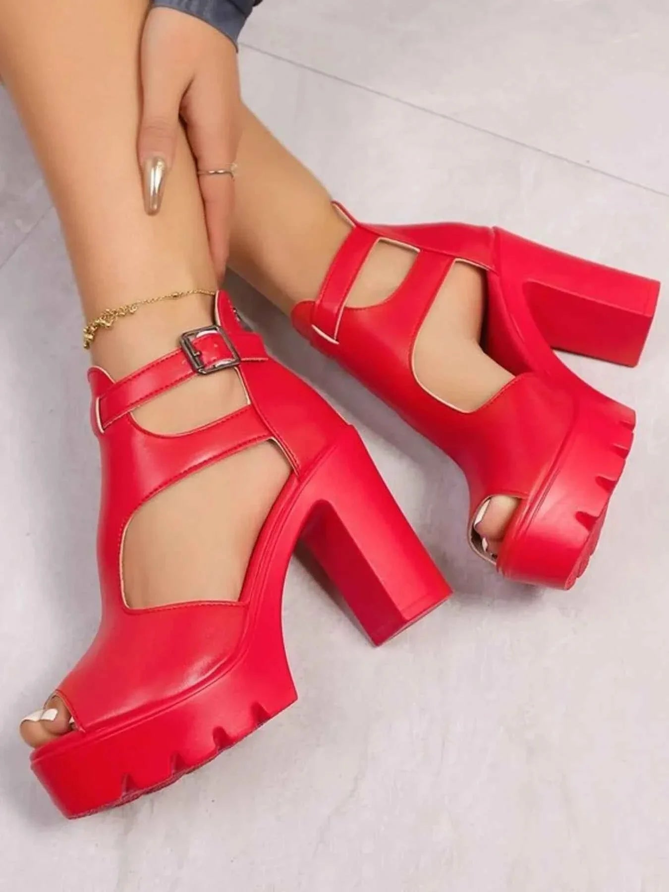 Stylish Cutout Block : Heels Sandals