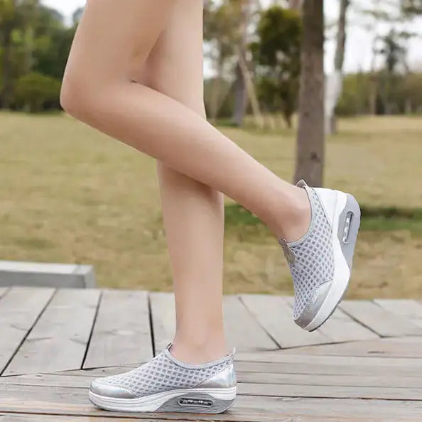 Rocking Shoes, Slip-On Old Beijing Cloth Shoes