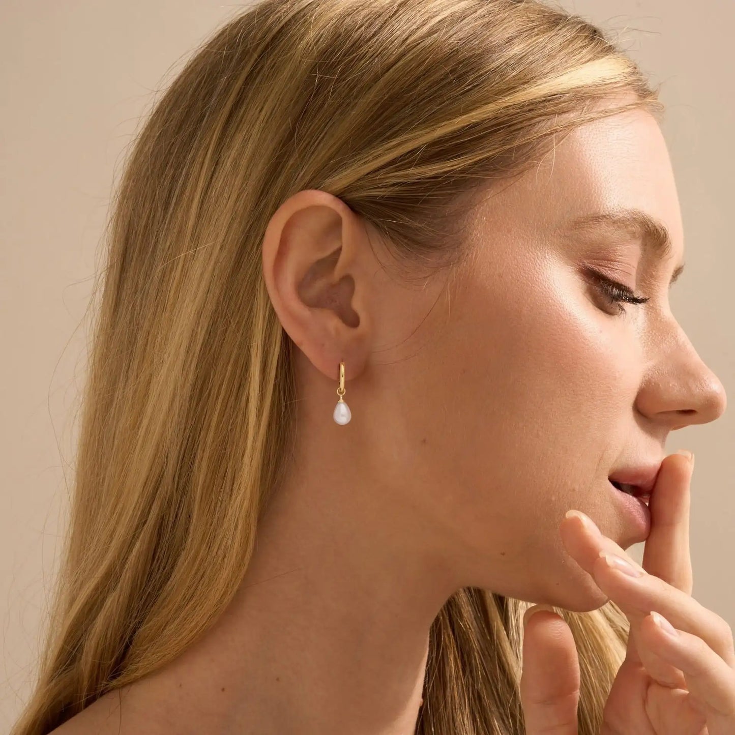 Small Water Drop Shape Pearl Pendant Necklace And Earrings Suite Women