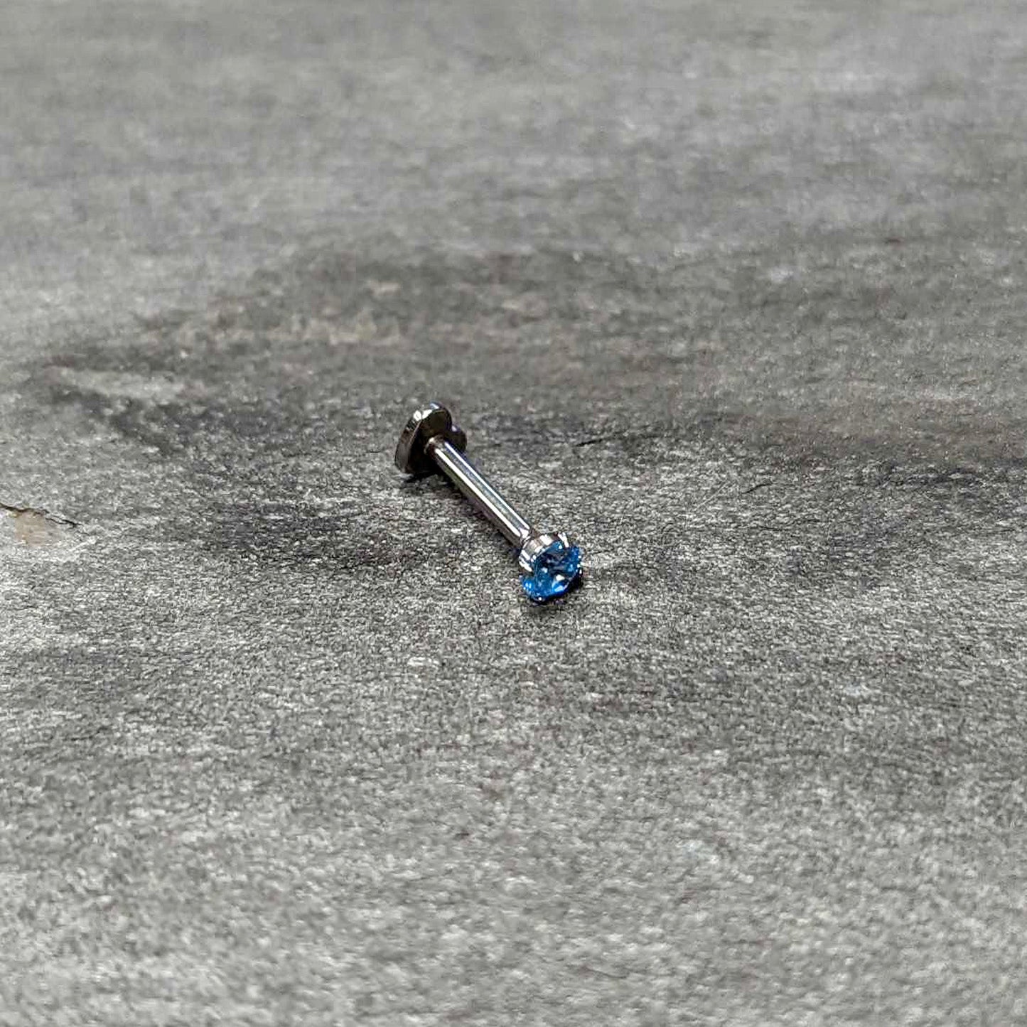 16G 5/16 Blue CZ ASTM F-136 Implant Grade Titanium Threadless Heart End Labret