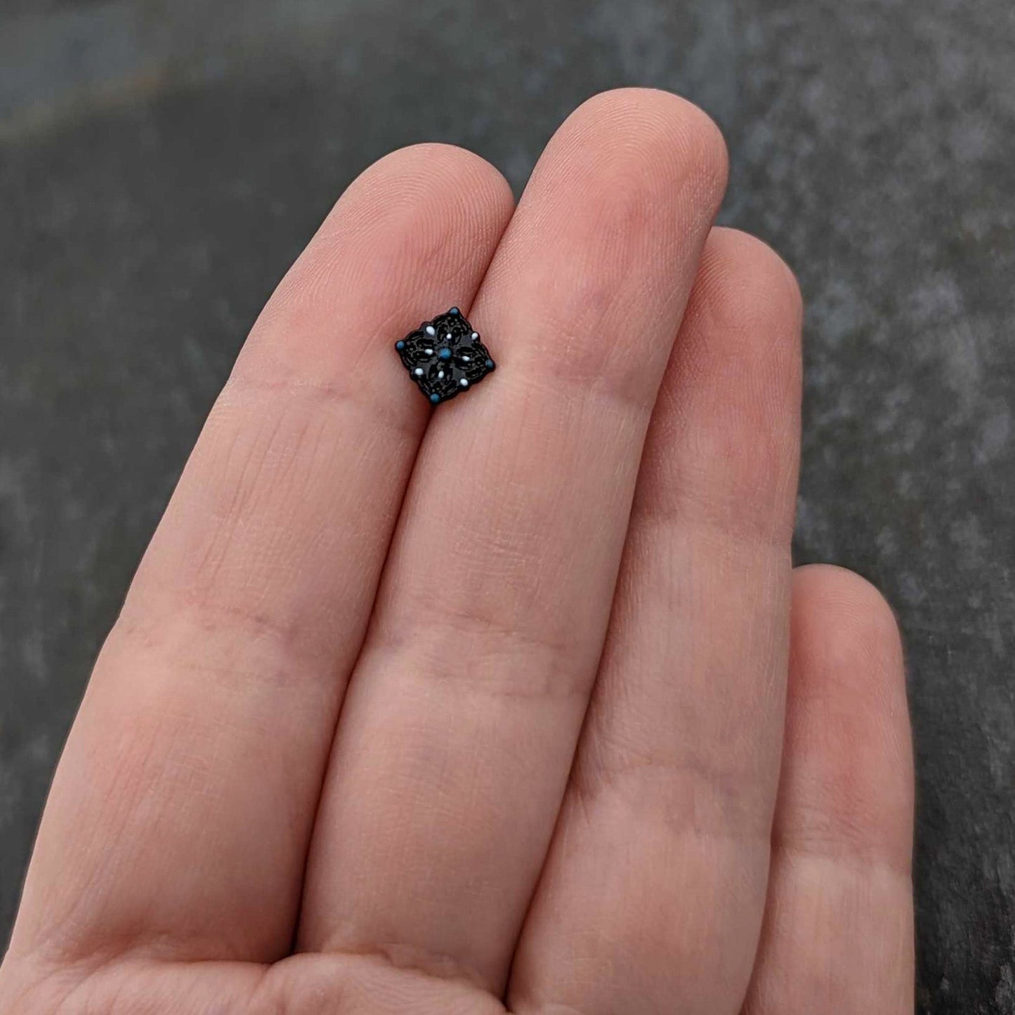 16G 1/4 Blue Gem Black Lacy Rhombus Cartilage Tragus Earring