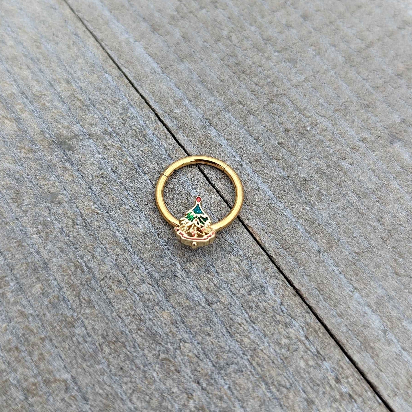 16G 3/8 Red Gem Gold Tone Deco Holiday Tree Hinged Segment Ring