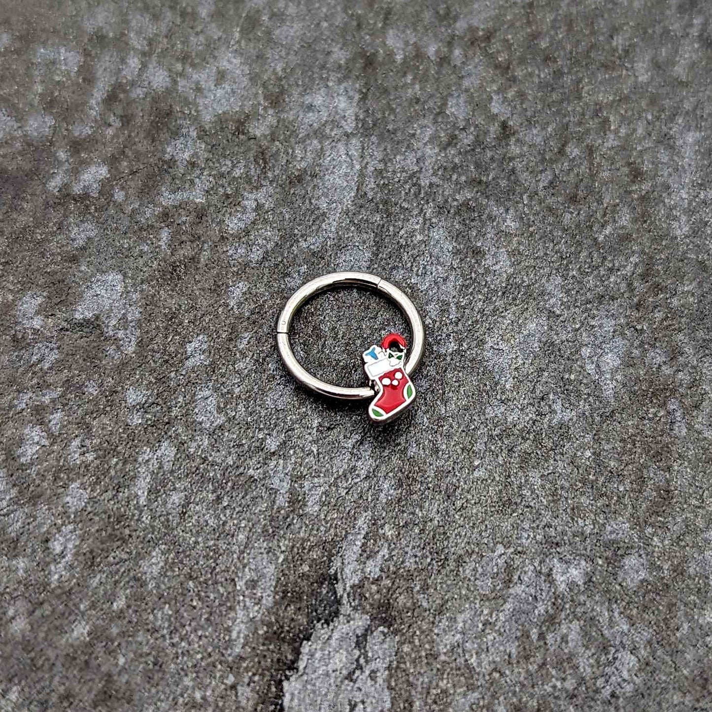 16G 3/8 Happy Christmas Stocking Red Green Hinged Segment Ring