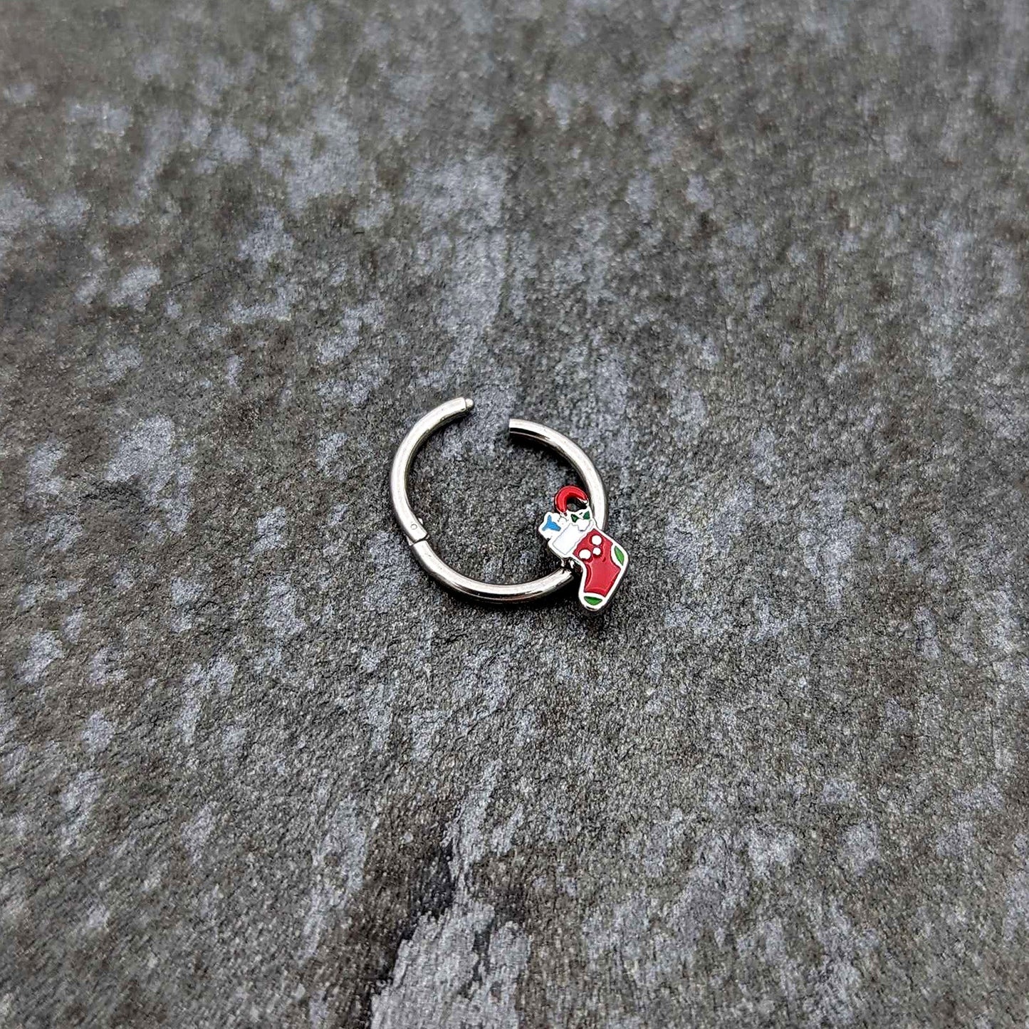 16G 3/8 Happy Christmas Stocking Red Green Hinged Segment Ring