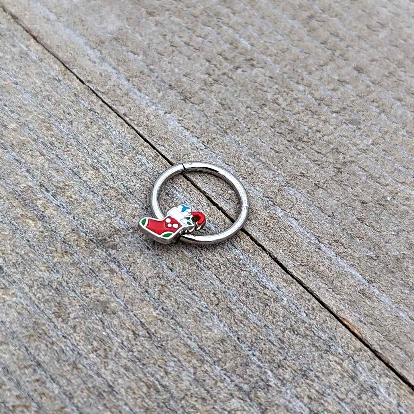 16G 3/8 Happy Christmas Stocking Red Green Hinged Segment Ring