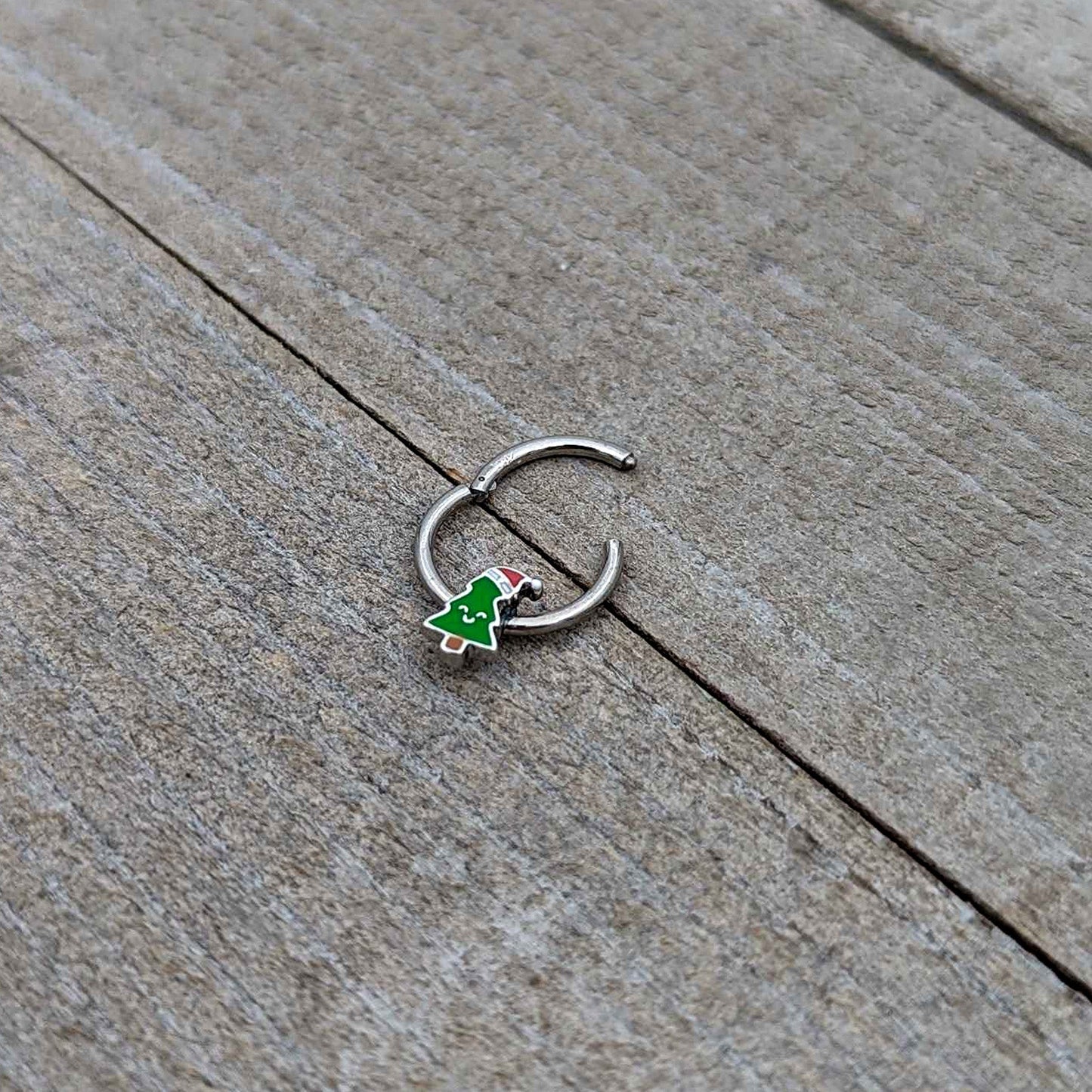 16G 3/8 Happy Christmas Tree Holiday Hat Hinged Segment Ring