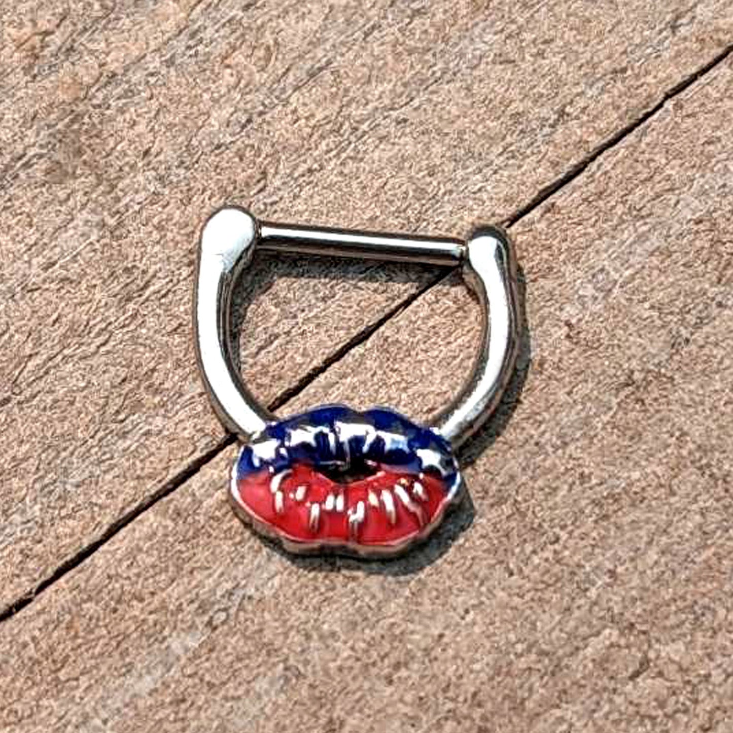 16G 5/16 Patriotic Kissy Lips Cartilage Clicker