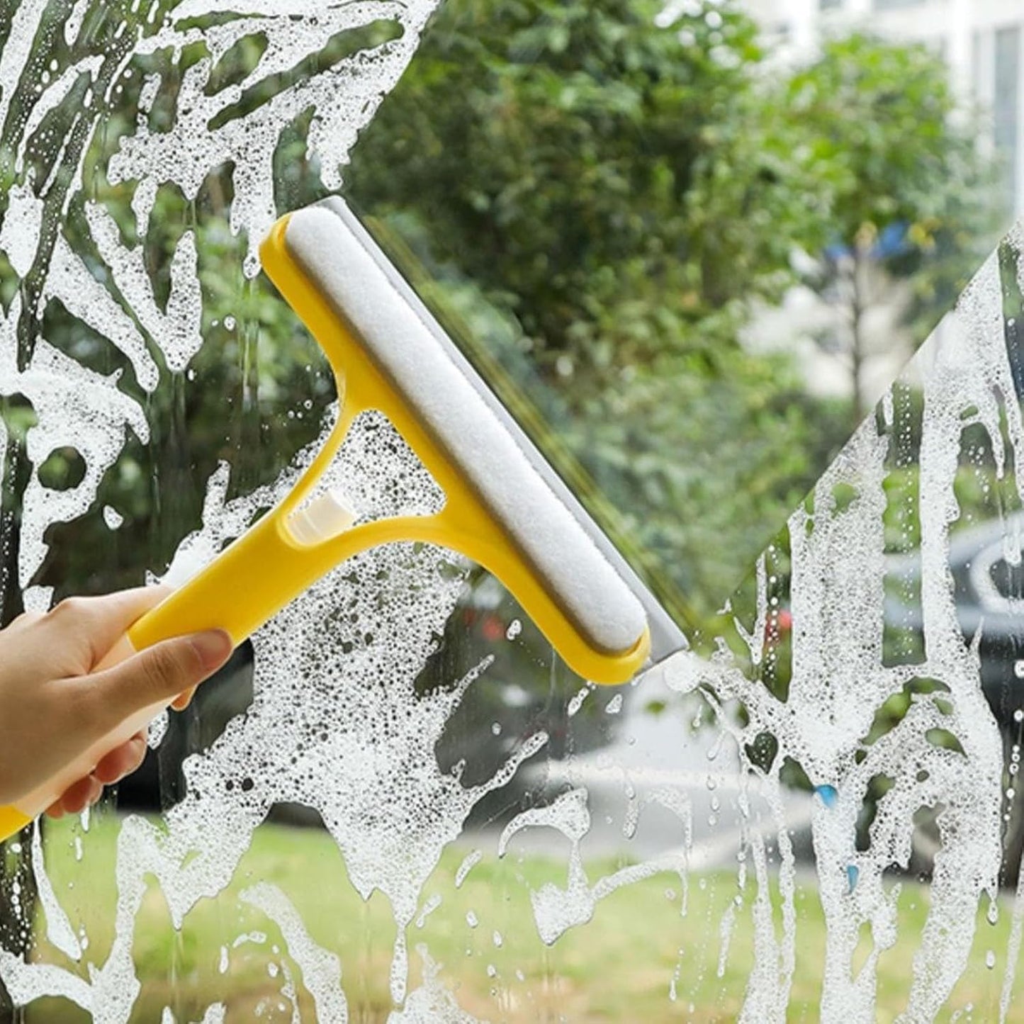 Streak-Free Window Cleaner – Spray, Wipe & Scrape in One