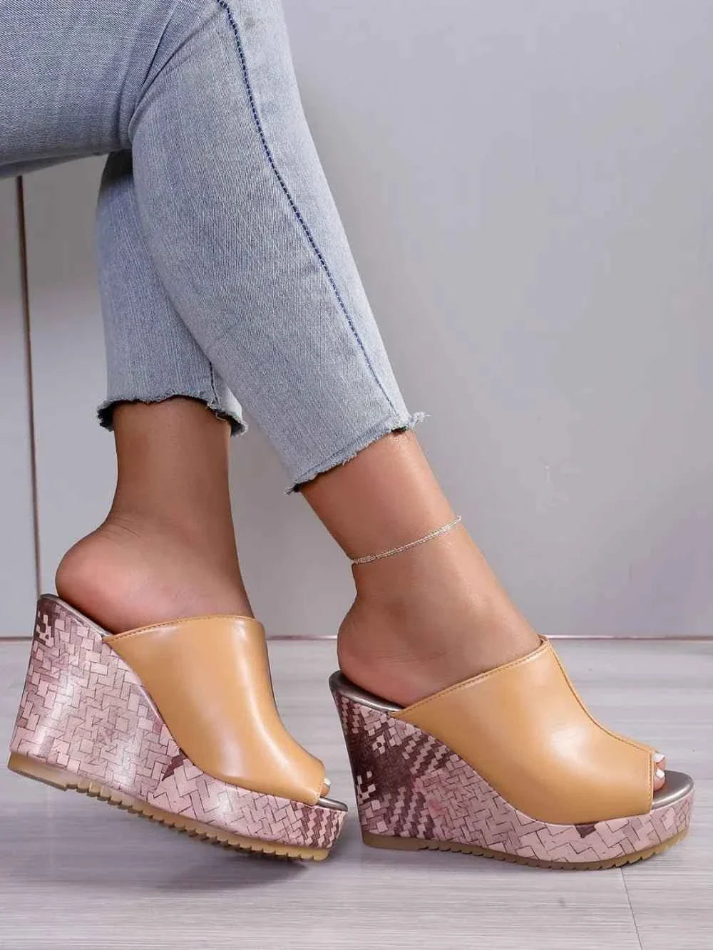 High Quality Leather : High Heel Sandals