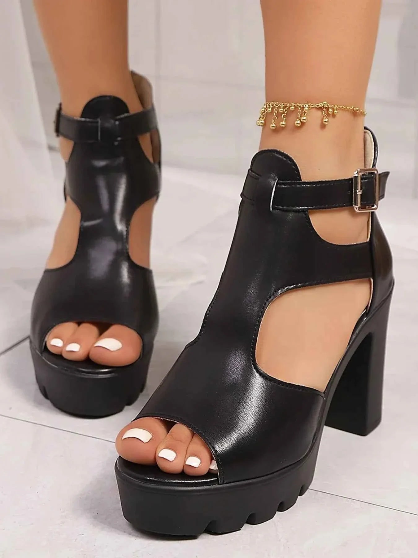 Stylish Cutout Block : Heels Sandals
