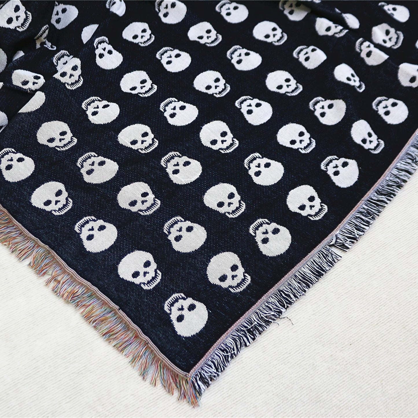 Bohemian Knitted Halloween White Skull Head Printed Tassel Blanket, Suitable For Camping, Casual Picnic