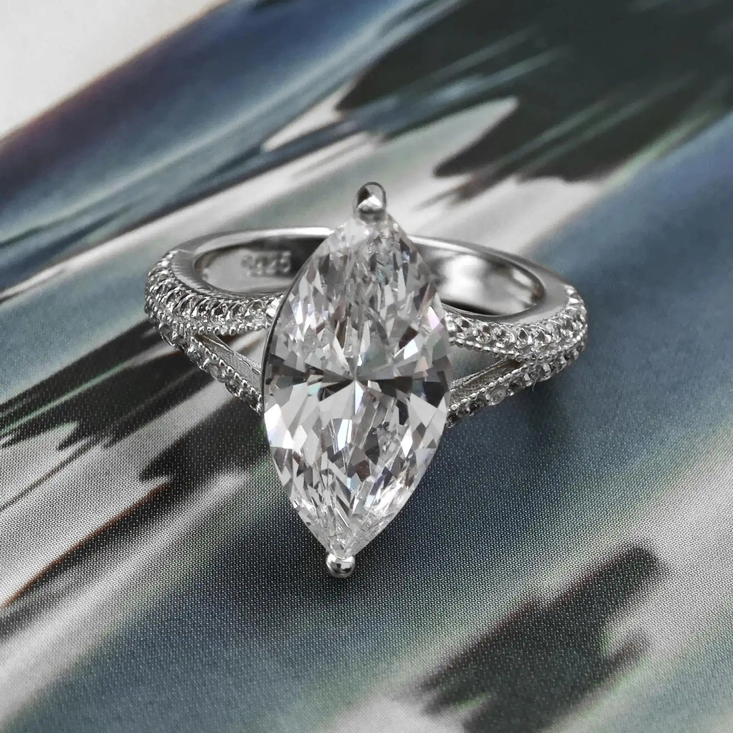 Diamond-studded Ring Women's Design Water Drop Pear Shape