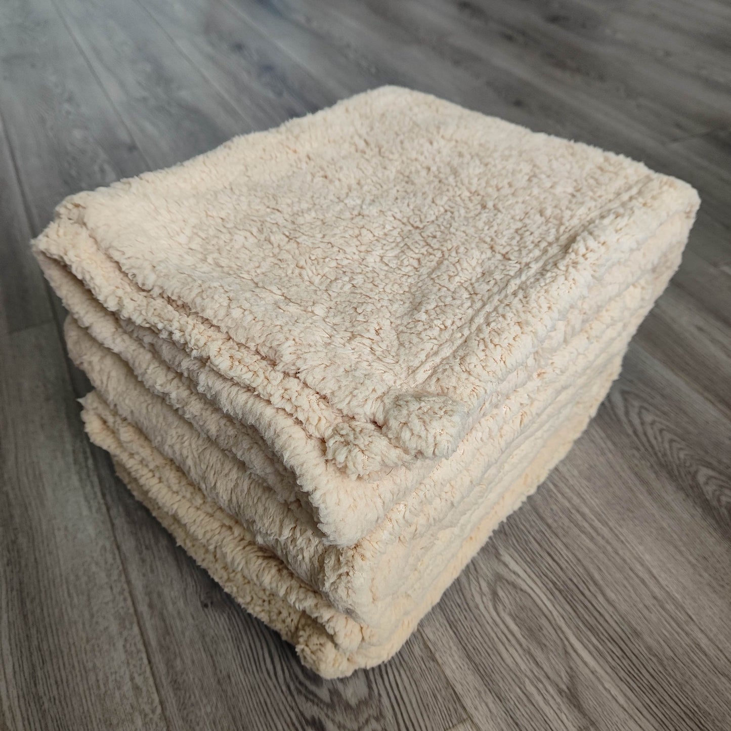 All Breeds and Sizes Super Soft Fleece Sherpa Sleep Mat, Warm Calming Dog Blanket - Machine Washable