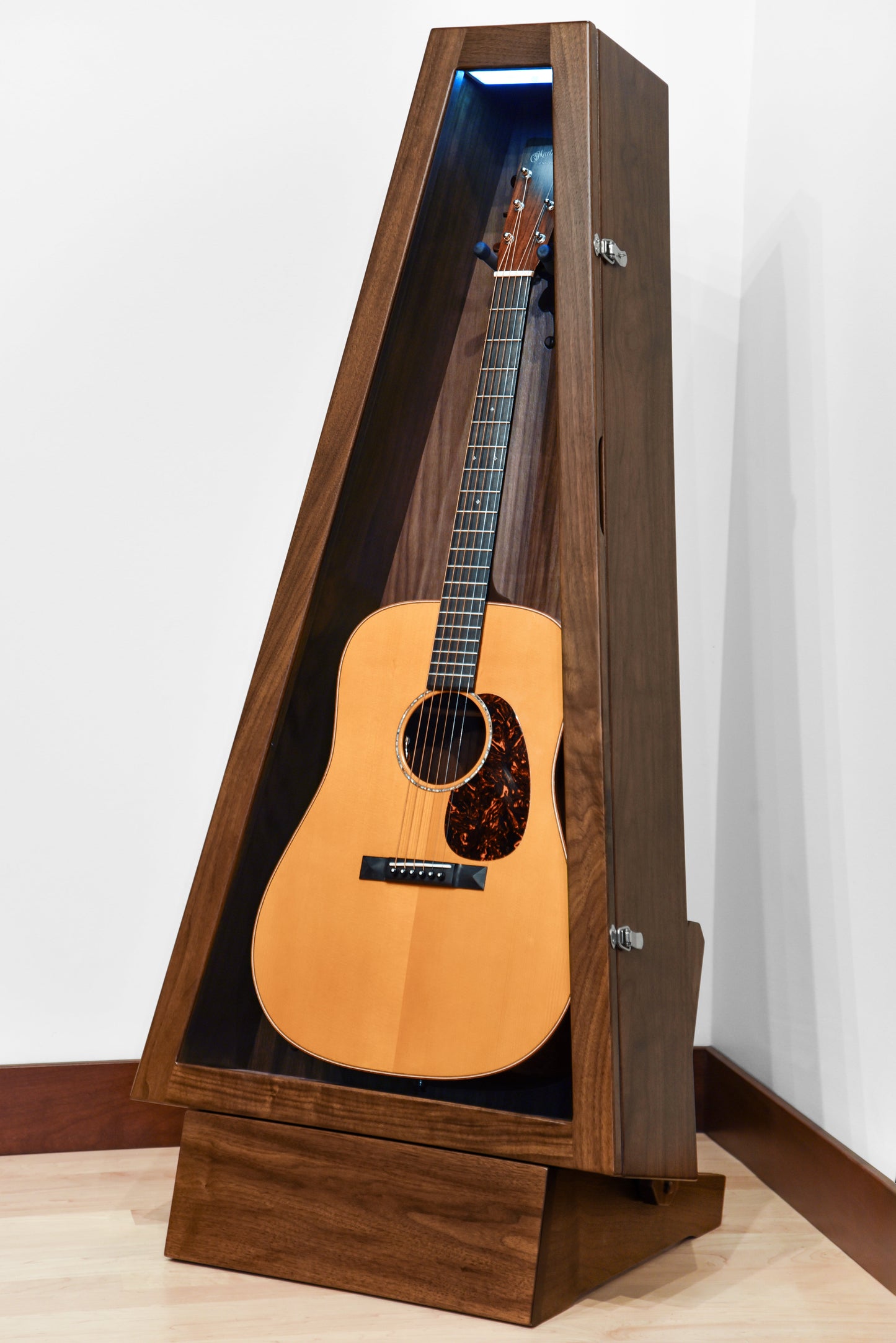 ClimaStand Triangle Humidor with Base - Walnut