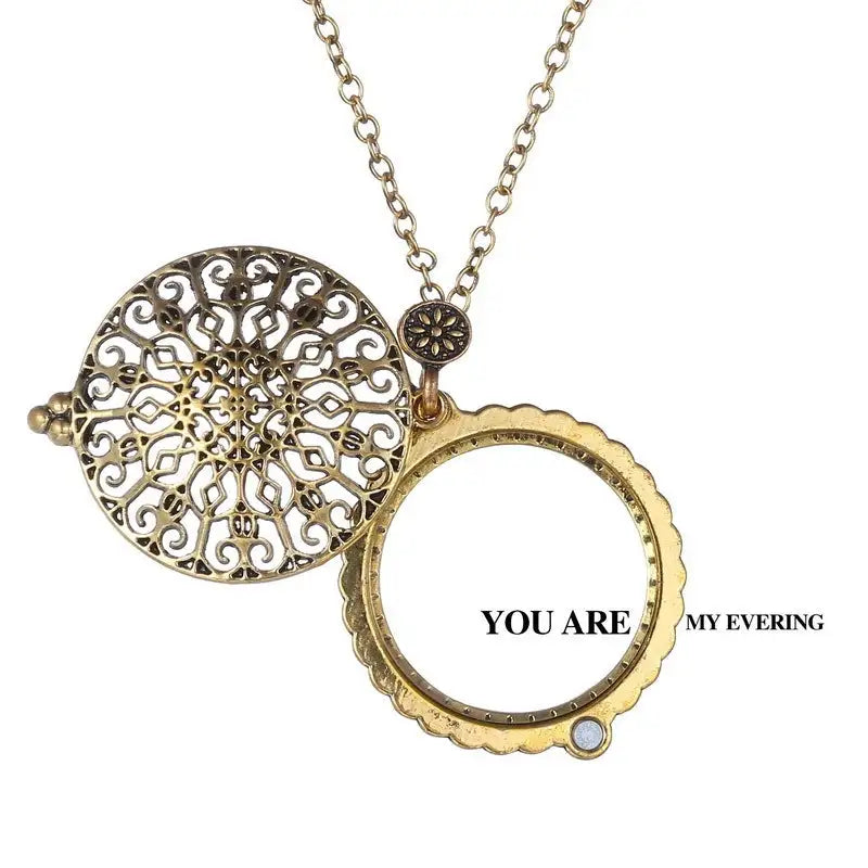Hollow Retro Magnifying Glass Necklace Alloy Plating