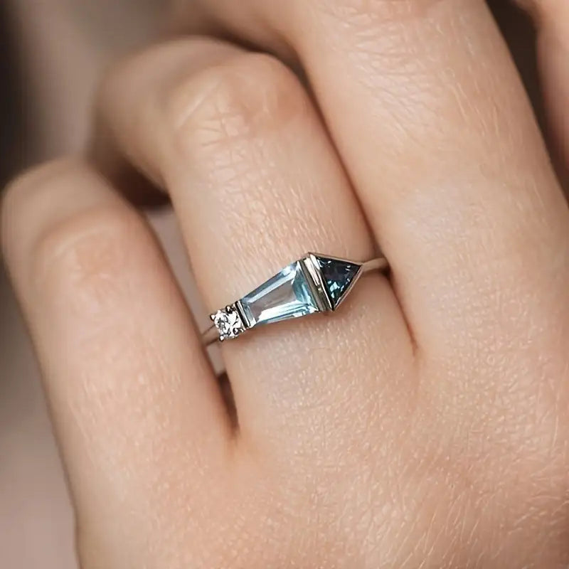 Simple And Light Luxury Inlaid Sea Blue Zircon Ring
