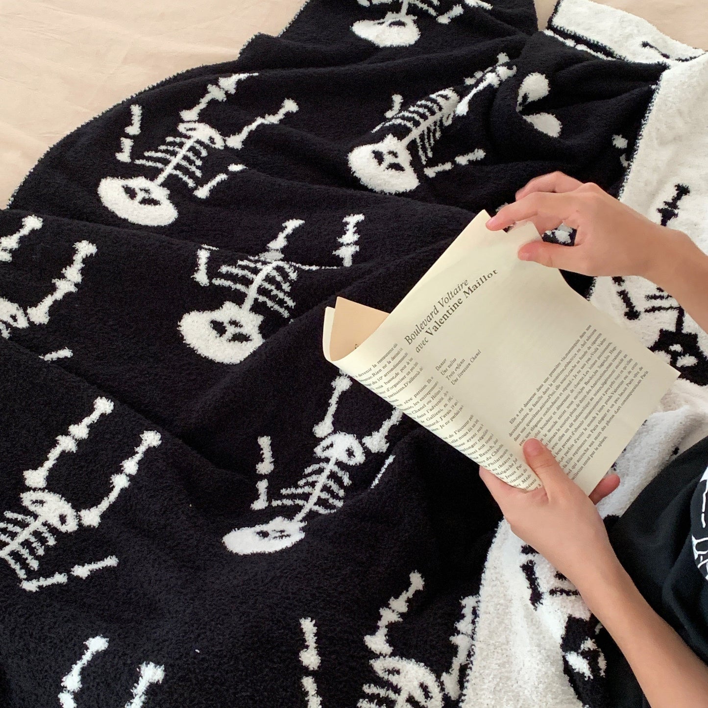 1pc Halloween Cartoon Skull Blanket Premium Sense Home Warm Blanket Nap Throw Blanket Travel Blanket Shawl Blanket Half Flannel Jacquard High Quality Knitted Blanket