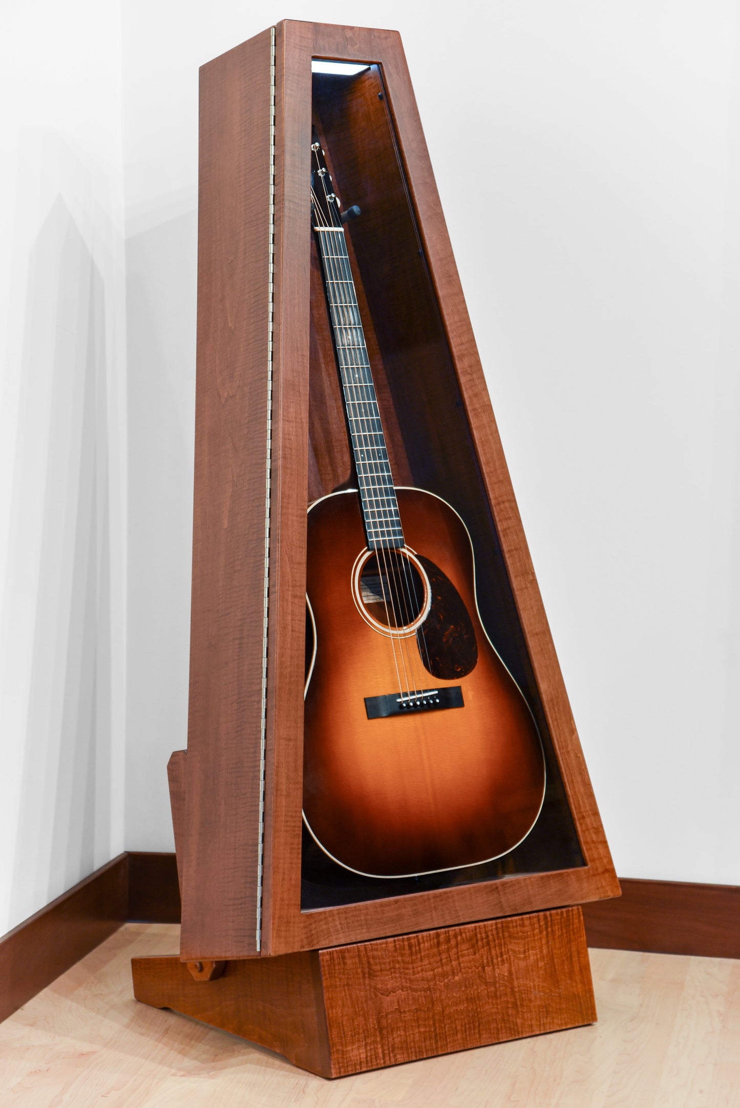 ClimaStand Triangle Humidor with Base - Flame maple with Acres Stain