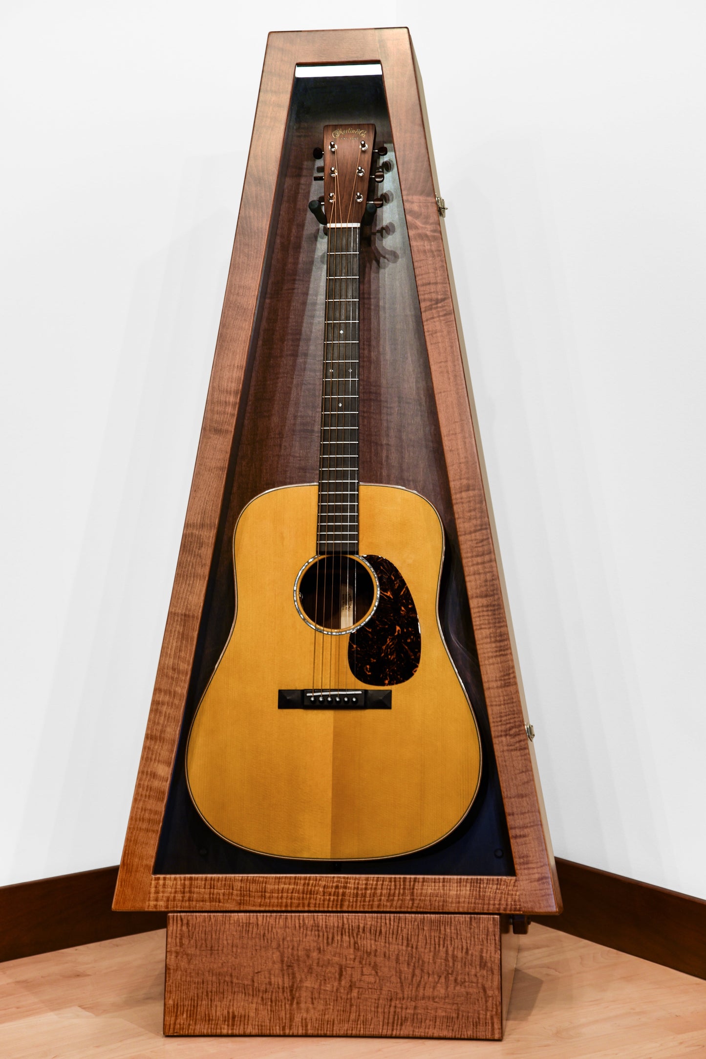 ClimaStand Triangle Humidor with Base - Flamed Maple with Boston Stain