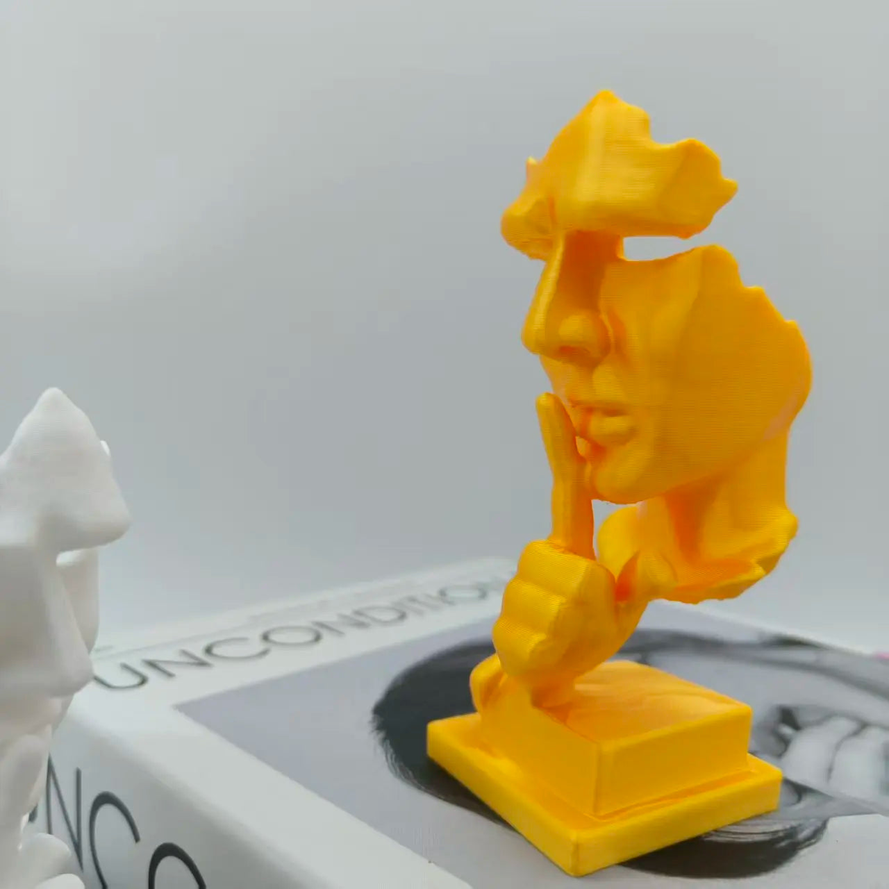 Sixiangjia Statue, Silence Is Golden Abstract Art Statue, 3D Printing Durable Plastic, Modern Plastic Home Sculpture, Simple Design High-Quality Ornaments, Home Office Desktop Decorations, Christmas Easter Halloween Creative