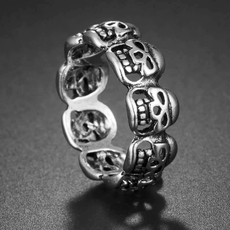 Predator Pulse Skull Ring – Gothic Biker Armor for the Apocalypse-Loving Elite