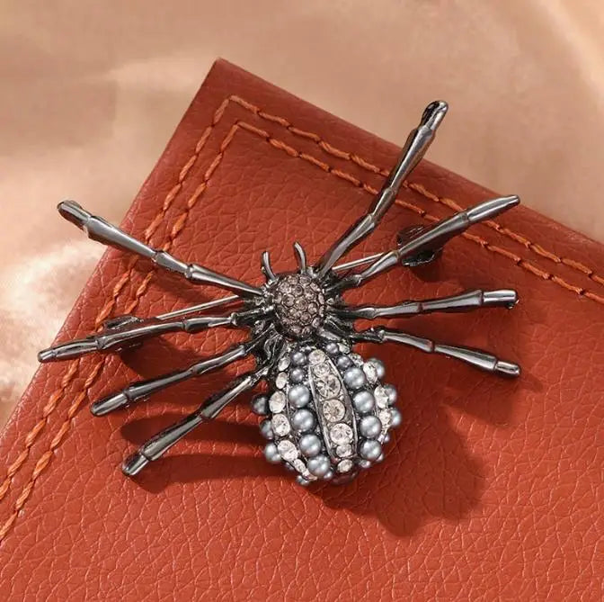 Venom Stage Spider Brooch – Giant Crystal Punk Insect Pin with Pearl Shockwave