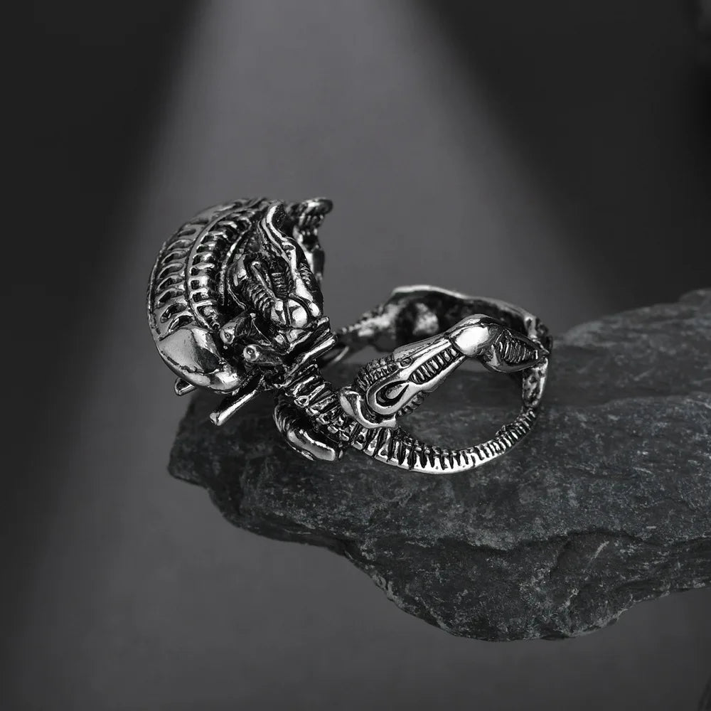 Predator Pulse Skull Ring – Gothic Biker Armor for the Apocalypse-Loving Elite