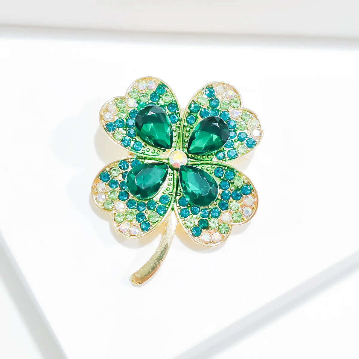 Cross border popular imitation emerald rhinestone four leaf clover brooch chest flower retro brooch