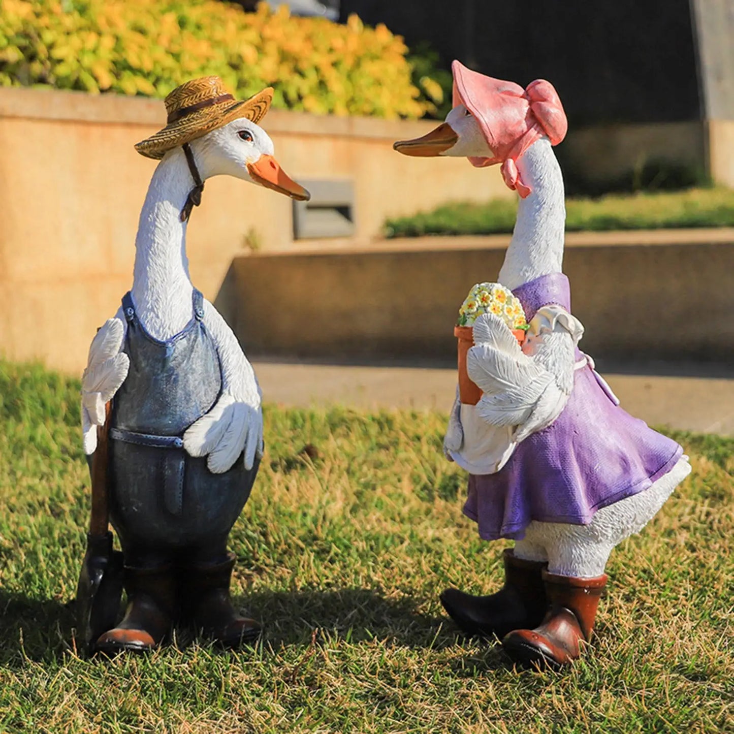 Resin Duck Garden Statue Sculpture Figurine Ornament Courtyard Decorative