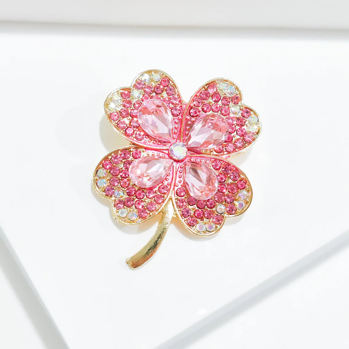 Cross border popular imitation emerald rhinestone four leaf clover brooch chest flower retro brooch