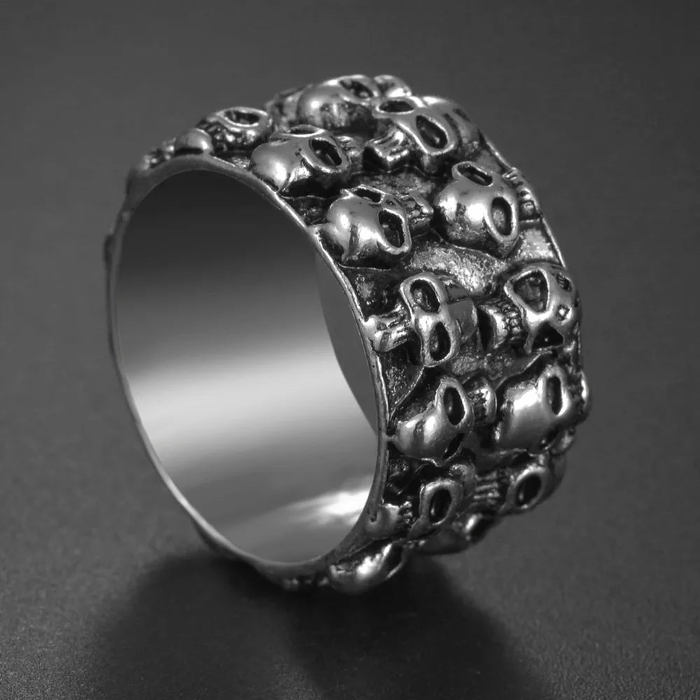 Predator Pulse Skull Ring – Gothic Biker Armor for the Apocalypse-Loving Elite