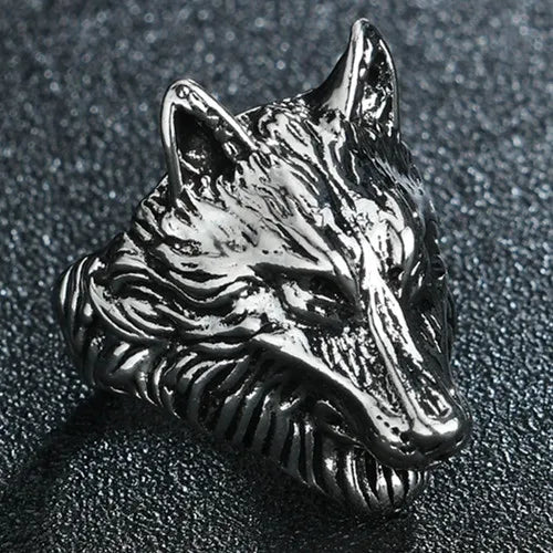 Predator Pulse Skull Ring – Gothic Biker Armor for the Apocalypse-Loving Elite