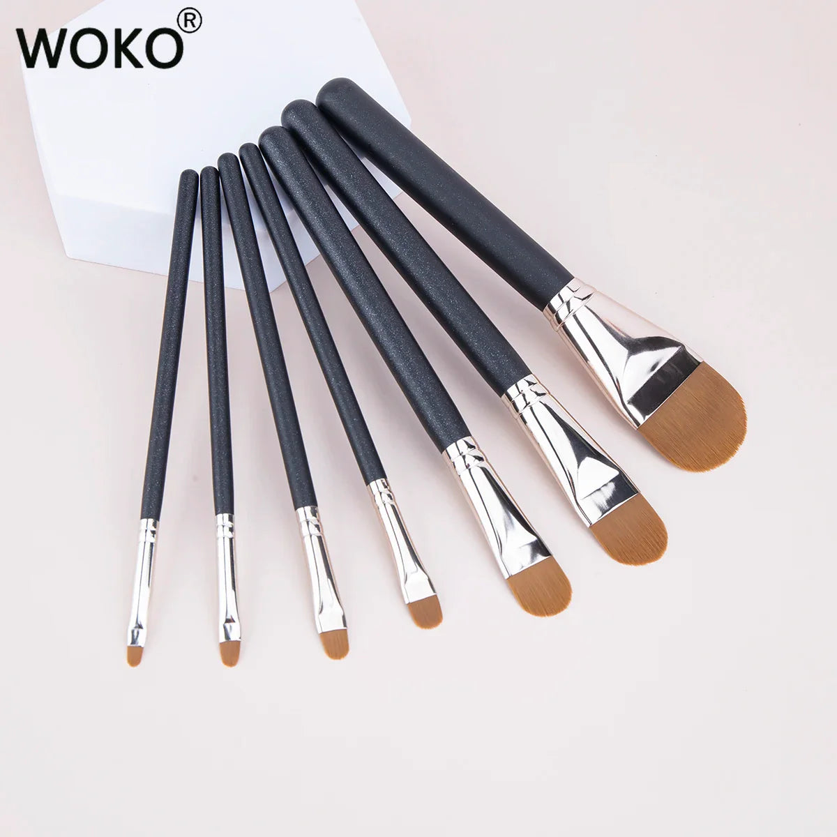 New Ultra-thin Foundation Brush Pointed Precise Foundation Concealer Blending Brush Facial Liquid Foundation Makeup Tool