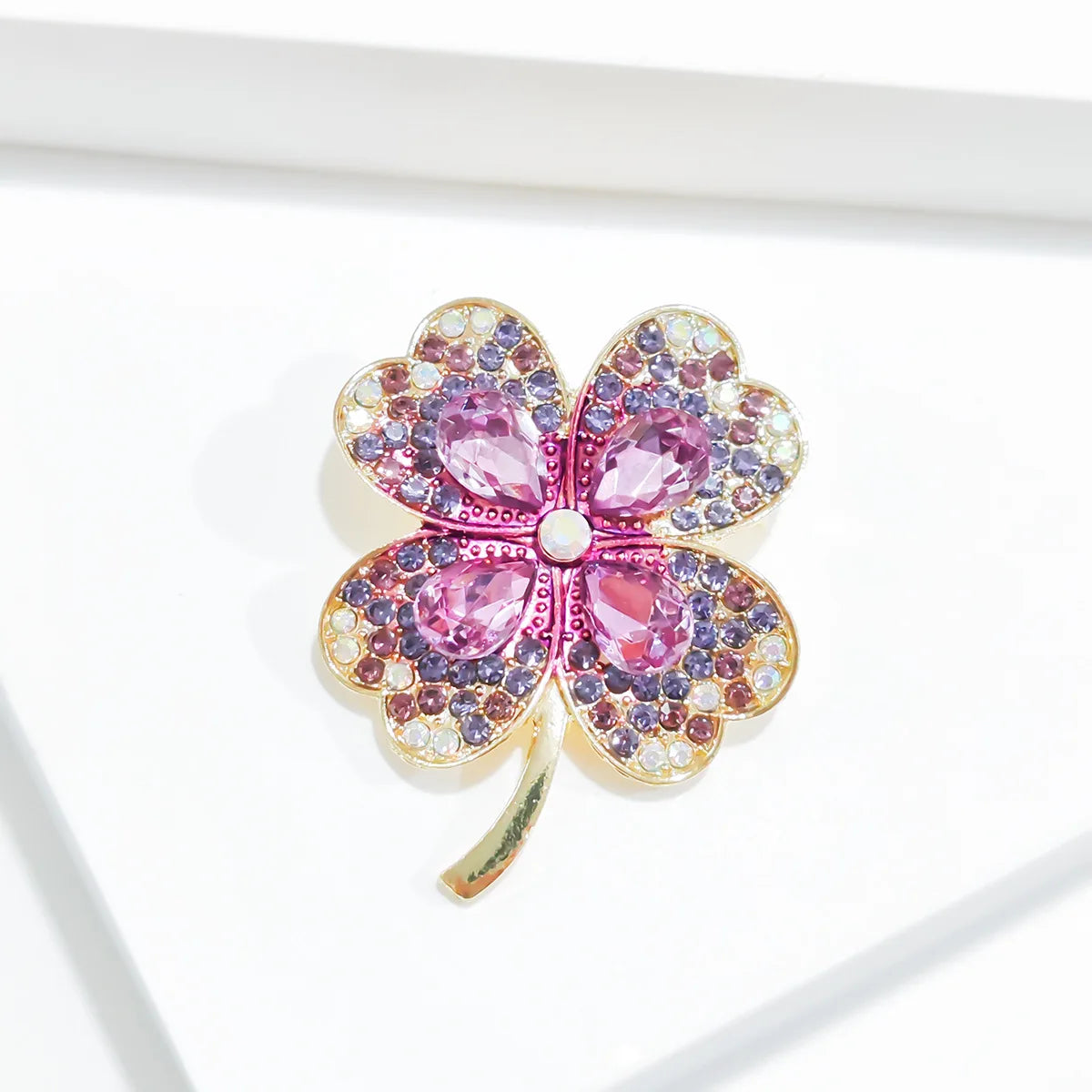 Cross border popular imitation emerald rhinestone four leaf clover brooch chest flower retro brooch