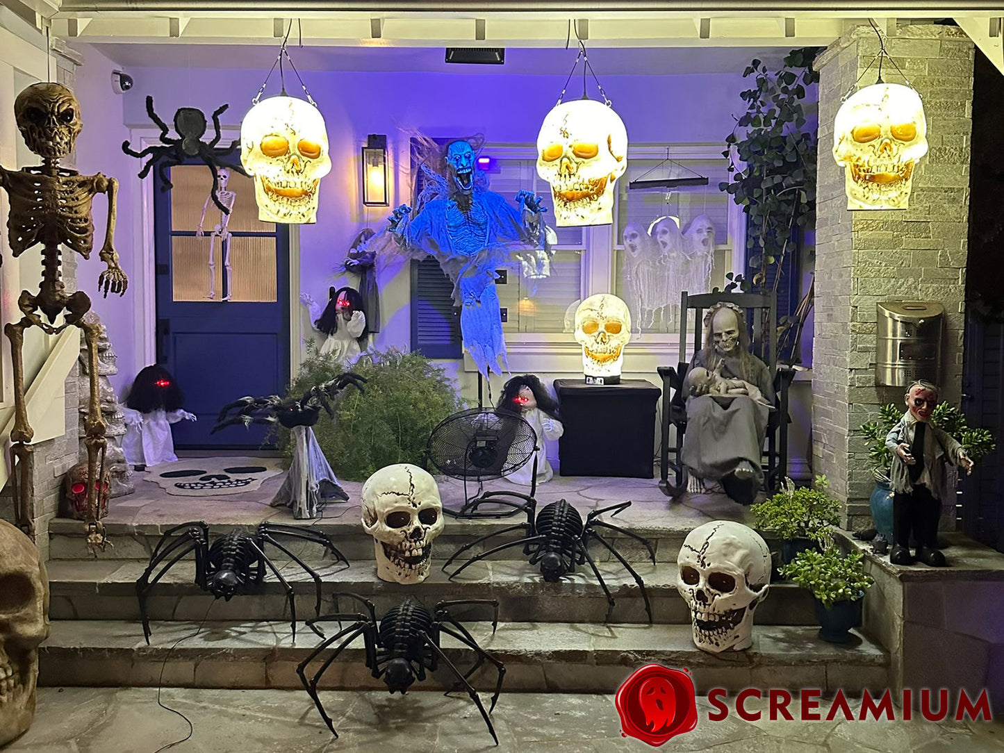 Giant Skull Pendant Lantern Prop 20-Inch-Tall Waterproof Outdoor Halloween Decoration