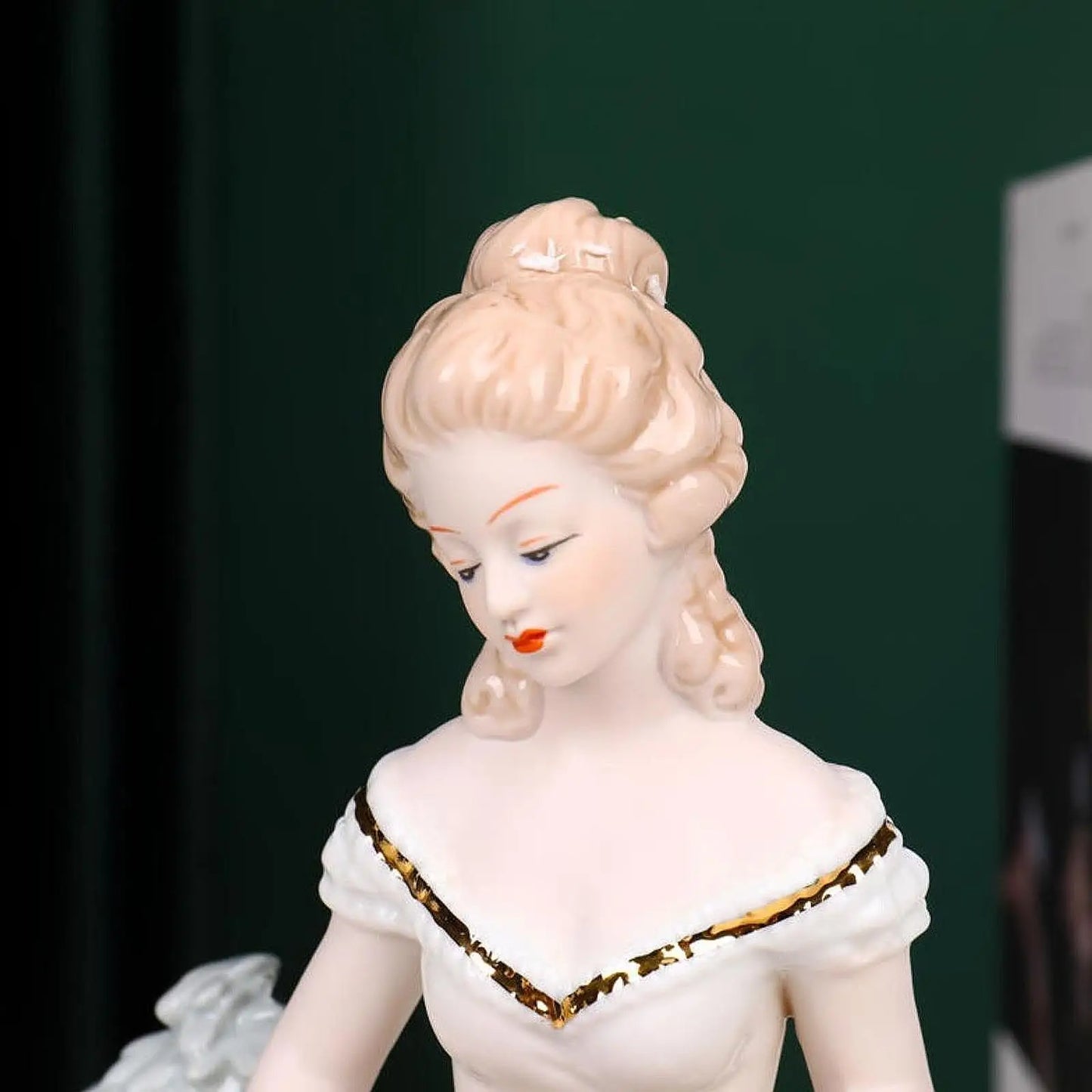 Girl Statue Decoration Collection Porcelain Sculpture for Office Living Room Bedroom Tabletop Ornament