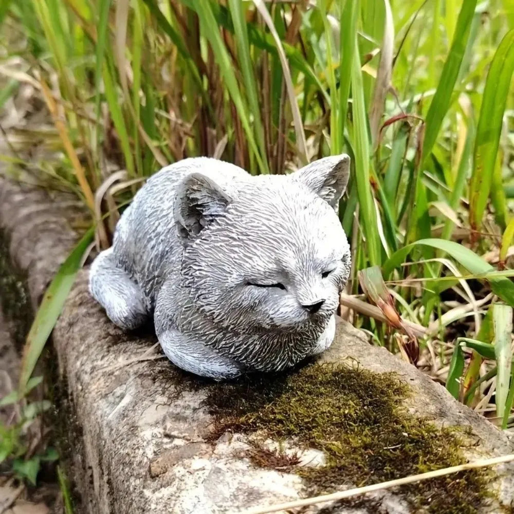 Cat Ornament Resin Cat Statue Realistic Unique Animal Figurines Cartoon Cat Sculpture Courtyard
