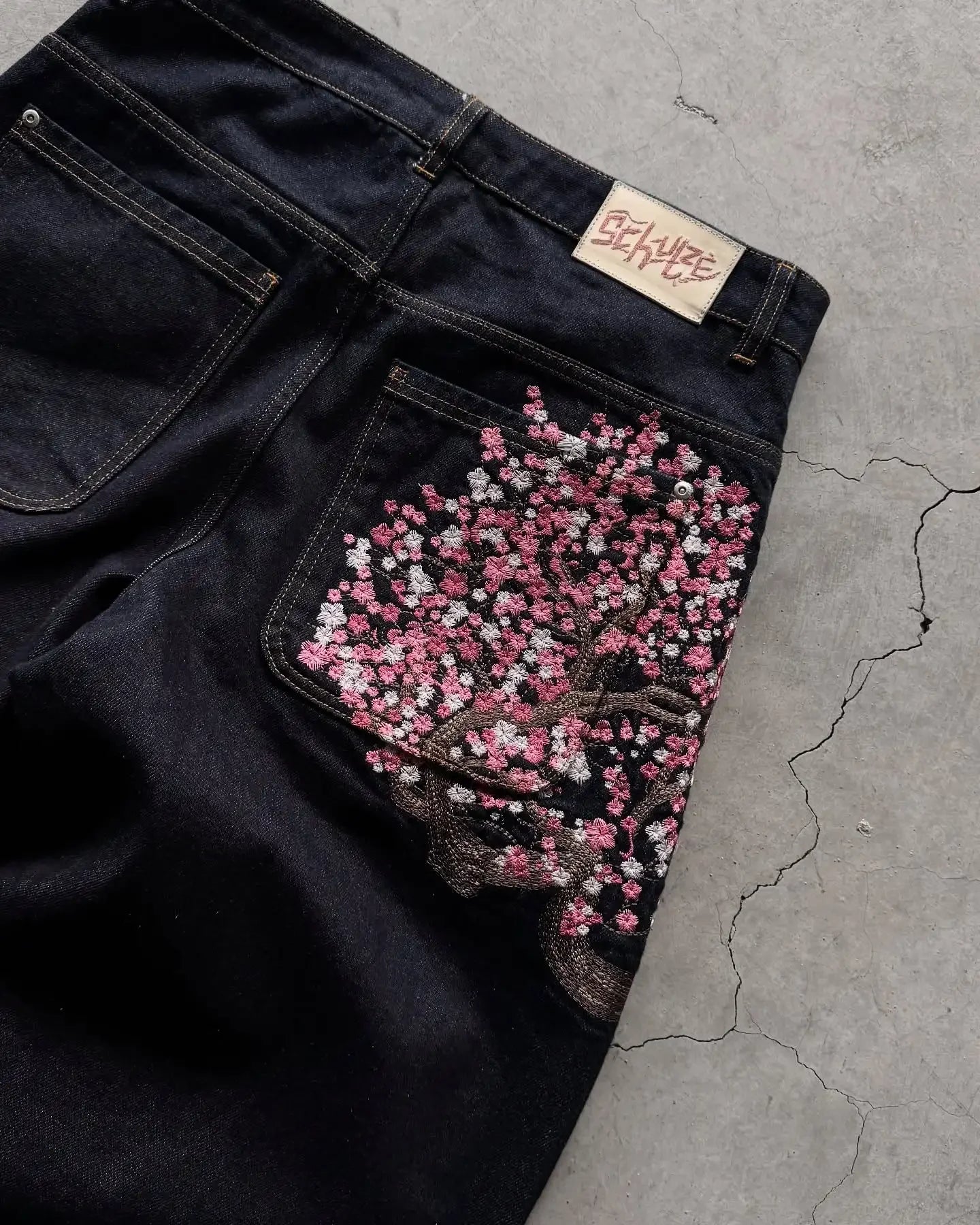 Cherry Blossom Selvedge Wide-Leg Jeans – Y2K Baggy Embroidered Denim Streetwear for Men & Women