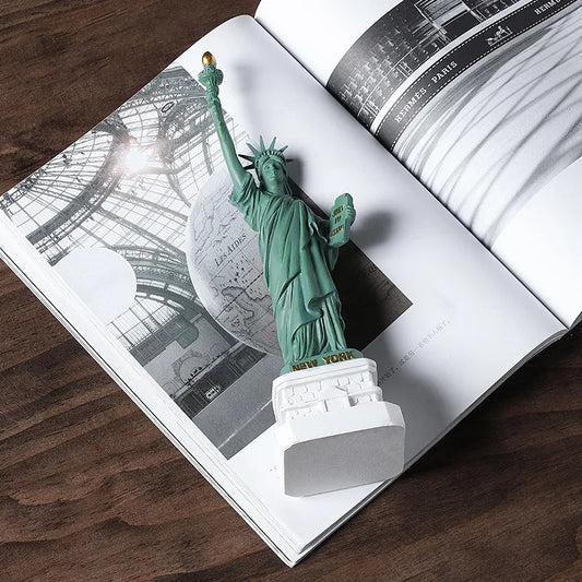 Statue of Liberty Model Office Desk Accessories Collectibles Travel Souvenirs New York Office Home Interior Decoration