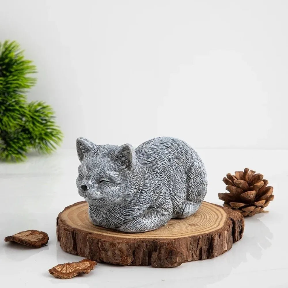Cat Ornament Resin Cat Statue Realistic Unique Animal Figurines Cartoon Cat Sculpture Courtyard