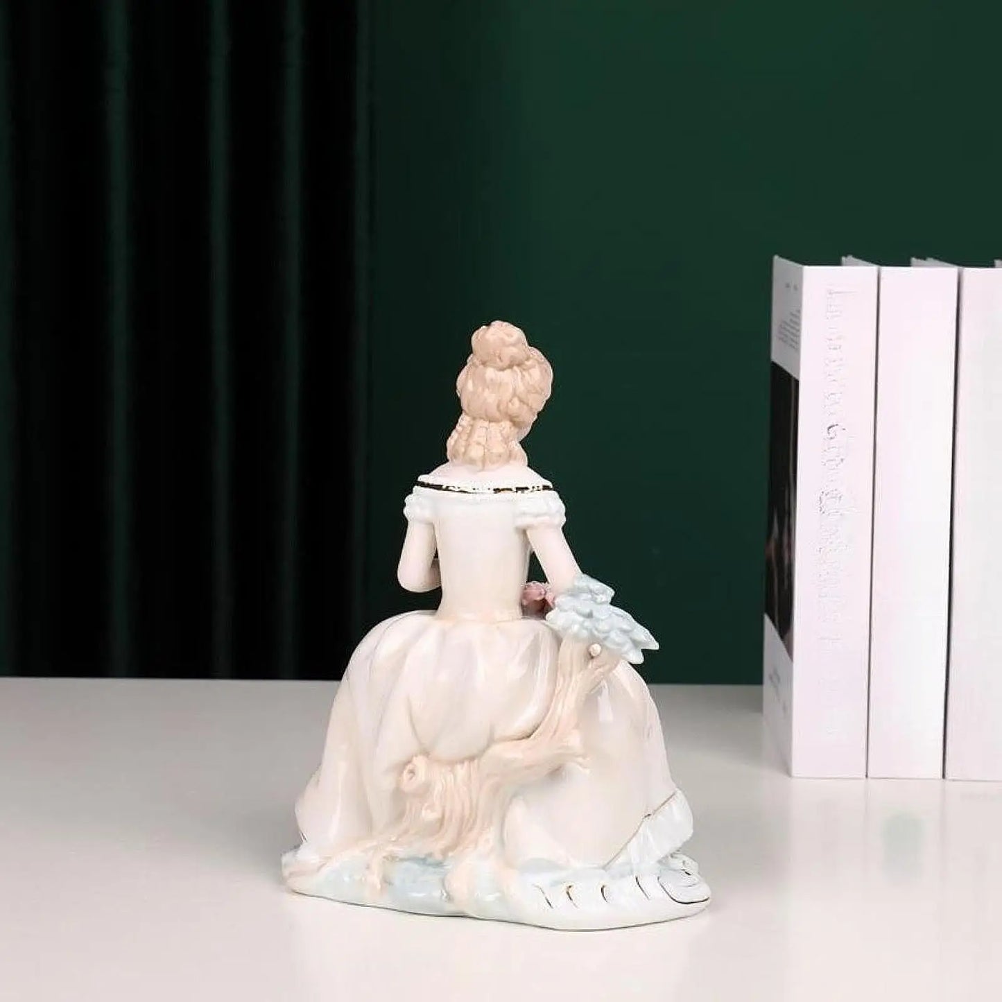 Girl Statue Decoration Collection Porcelain Sculpture for Office Living Room Bedroom Tabletop Ornament