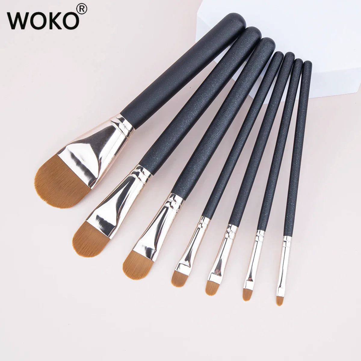 New Ultra-thin Foundation Brush Pointed Precise Foundation Concealer Blending Brush Facial Liquid Foundation Makeup Tool