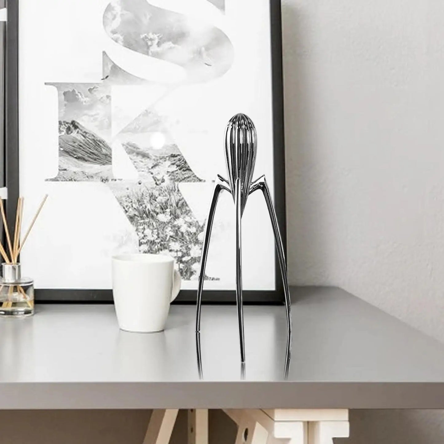 Creative Statue Sculpture Figurine Craftwork Resin Art Modern Nordic for Home Bedroom Bookshelf Tabletop Decoration Kitchen