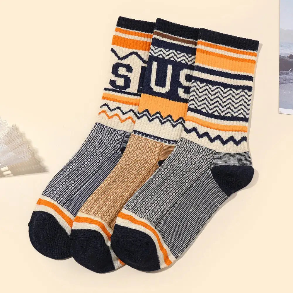 Six Pairs Of Men's And Women's Fashionable Socks With Letter Patterns - Offering Fashion And Comfort For Daily Wear And Suitable For All Four Seasons.