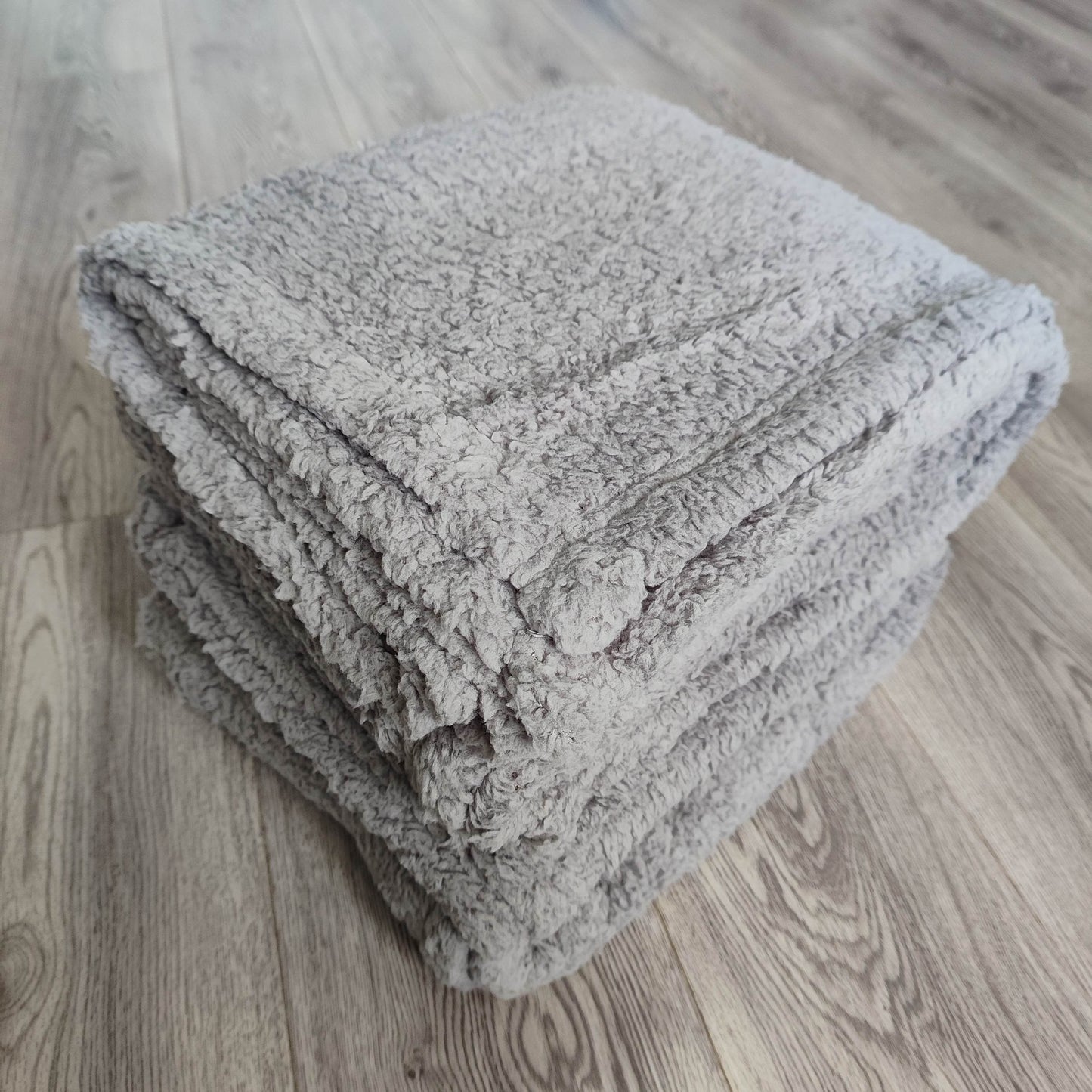 All Breeds and Sizes Super Soft Fleece Sherpa Sleep Mat, Warm Calming Dog Blanket - Machine Washable