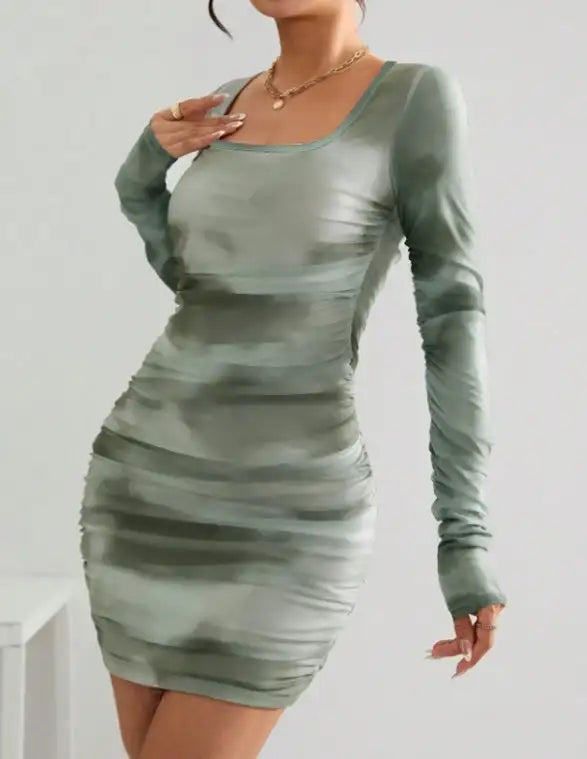 Ladies' Square Neck Printed Fashionable Slim Fit Dress With A Wrapped Buttocks