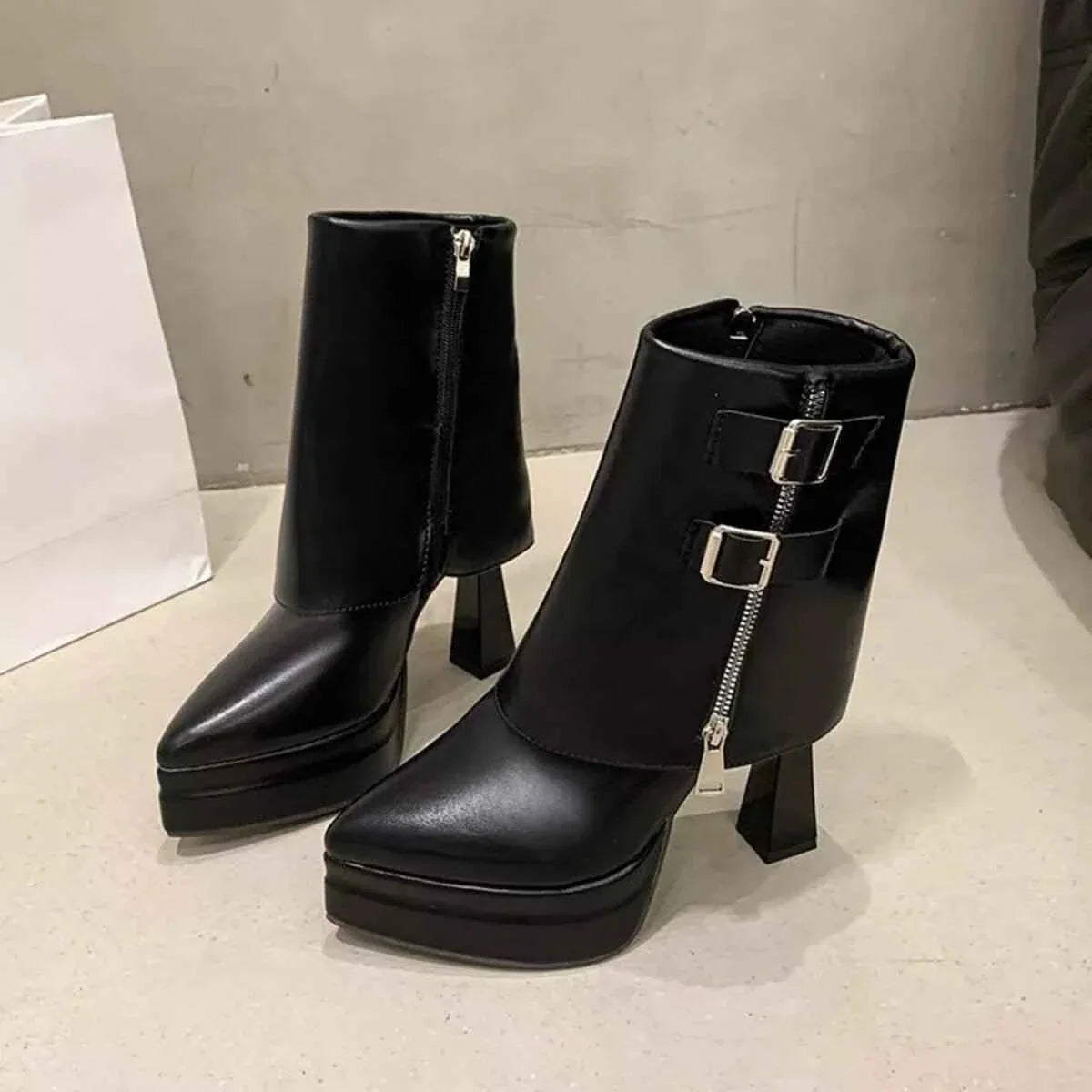 Elegant Point Toe : High Heels Boots